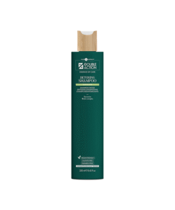 Hair Company Professional Double Action Detoxing Šampon (250ml) je specijalizovani čistač dizajniran za dubinsku detoksikaciju kose i temena.