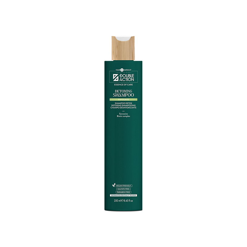 Hair Company Professional Double Action Detoxing Šampon (250ml) je specijalizovani čistač dizajniran za dubinsku detoksikaciju kose i temena.